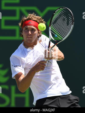 KEY BISCAYNE, FL - 01. April: John Isner (USA) Niederlagen Alexander Zverev (GER) 67 (4) 64 64 in der Mens Finale bei den Miami geöffnet an der Crandon Park Tennis Center am 1. April 2018 in Key Biscayne, Florida Personen: Alexander Zverev Stockfoto