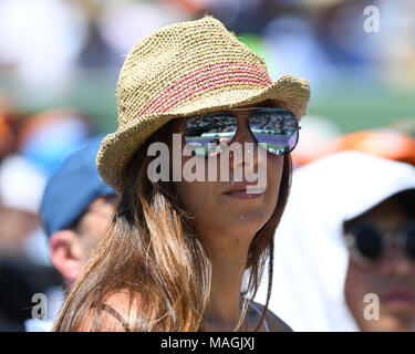 KEY BISCAYNE, FL - 01. April: John Isner (USA) Niederlagen Alexander Zverev (GER) 67 (4) 64 64 in der Mens Finale bei den Miami geöffnet an der Crandon Park Tennis Center am 1. April 2018 in Key Biscayne, Florida Personen: Atmosphäre Stockfoto