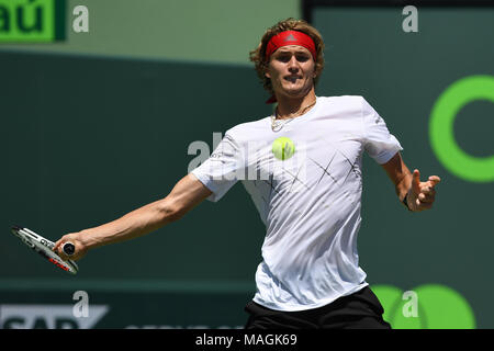 KEY BISCAYNE, FL - 01. April: John Isner (USA) Niederlagen Alexander Zverev (GER) 67 (4) 64 64 in der Mens Finale bei den Miami geöffnet an der Crandon Park Tennis Center am 1. April 2018 in Key Biscayne, Florida Personen: Alexander Zverev Stockfoto