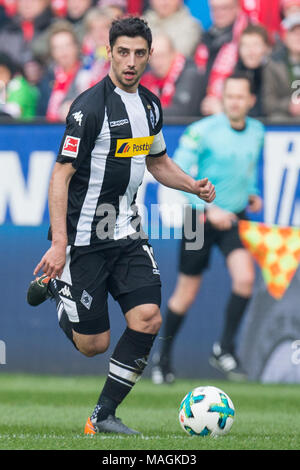 Mainz, Deutschland. 01 Apr, 2018. Lars STINDL (MG) mit Kugel, Einzelaktion mit Kugel, Aktion, ganze Figur, Hochformat, Fussball 1. 1. Fussballbundesliga, 28. Spieltag, FSV FSV FSV Mainz 05 (MZ) - Borussia Mönchengladbach (MG) 0:0, am 01.04.2018 in Mainz/Deutschland. | Verwendung der weltweiten Kredit: dpa/Alamy leben Nachrichten Stockfoto