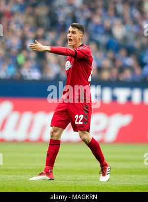 Gelsenkirchen, Deutschland. 31 Mär, 2018. Vincent SIERRO (FR), Geste, Gestik, Fussball 1. 1. Fussballbundesliga, 28. Spieltag, FC Schalke 04 (GE) - SC Freiburg (FR) 2:0, am 31.03.2018 in Gelsenkirchen. | Verwendung der weltweiten Kredit: dpa/Alamy leben Nachrichten Stockfoto