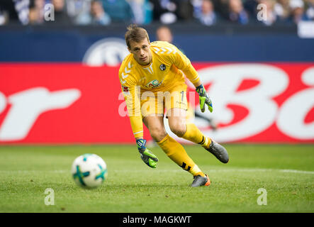 Gelsenkirchen, Deutschland. 31 Mär, 2018. goalwart Alexander SCHWOLOW (FR) Aktion, Fussball 1. 1. Fussballbundesliga, 28. Spieltag, FC Schalke 04 (GE) - SC Freiburg (FR) 2:0, am 31.03.2018 in Gelsenkirchen. | Verwendung der weltweiten Kredit: dpa/Alamy leben Nachrichten Stockfoto