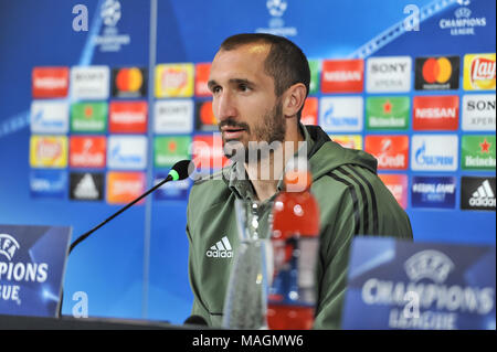 Turin, Italien, 2. April 2018. Giorgio Chiellini (Juventus FC) während der Pressekonferenz vor dem UEFA Champions League zwischen Juventus Turin und Real Madrid CF bei der Allianz Stadion am 3. April 2018 in Turin, Italien. Quelle: FABIO UDINE/Alamy leben Nachrichten Stockfoto