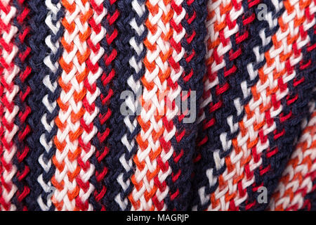 Gestrickte mehrfarbige Muster Winter warmer Schal oder Pullover Stockfoto