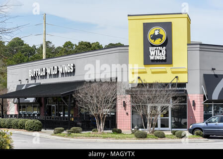 WILSON, NC - 28. März 2018: Der Buffalo Wild Wings Restaurant Eingang zur Lage in Wilson, NC. Stockfoto