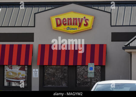 WILSON, NC - 28. März 2018: Das Denny's Restaurant Eingang zur Lage in Wilson, NC. Stockfoto