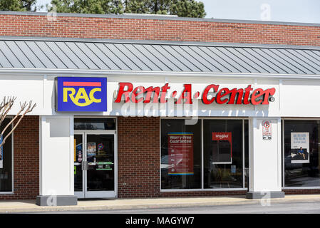 WILSON, NC - 28. März 2018: Der Eingang zum Rent-A-Center Mietstation in Wilson, NC. Stockfoto