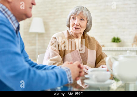 Ältere Freunde genießen Kaffee Stockfoto