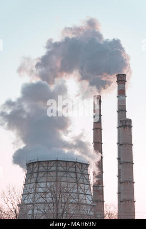 Rauch von Fabrik-Rohre Stockfoto