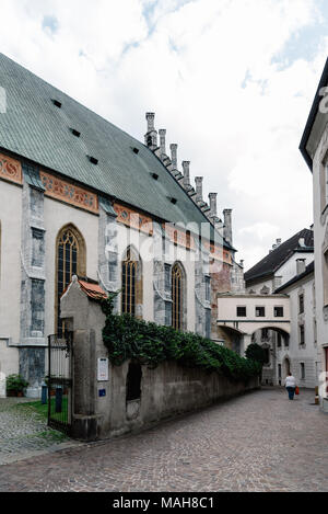 Schwaz, Österreich - August 8, 2017: Blick auf die Kirche von der malerischen Altstadt von Schwaz in Tirol in der Nähe von Innsbruck. Stockfoto