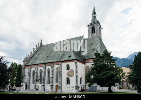 Schwaz, Österreich - August 8, 2017: Blick auf die Kirche von der malerischen Altstadt von Schwaz in Tirol in der Nähe von Innsbruck. Stockfoto