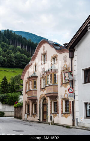 Schwaz, Österreich - August 8, 2017: Blick auf die malerische Altstadt von Schwaz in Tirol in der Nähe von Innsbruck. Stockfoto