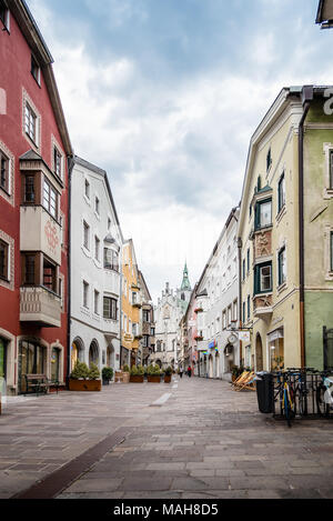 Schwaz, Österreich - August 8, 2017: Blick auf die malerische Altstadt von Schwaz in Tirol in der Nähe von Innsbruck. Stockfoto