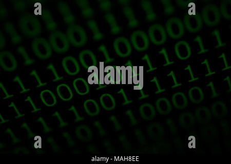 Numerische kontinuierliche Code in grüner Farbe, Zusammenfassung web Daten in binärer Code. Stockfoto
