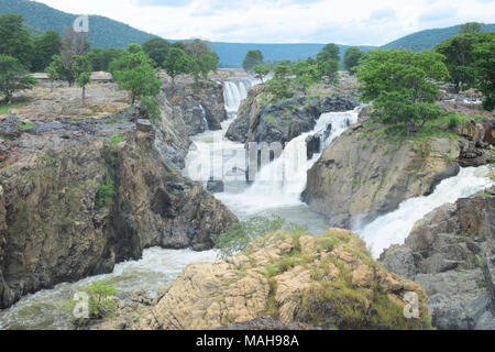 Hogenakkal fällt szenische Ansicht Wasserfall von kaveri Fluss Tamil Nadu, Indien Stockfoto