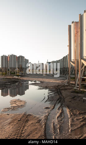 Betonmischanlage, Silo, Bau Baustelleneinrichtung. Stockfoto