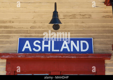 Ashland Railroad Station entlang der alten Boston und Maine Railroad in Ashland, New Hampshire USA während der Wintermonate. Stockfoto