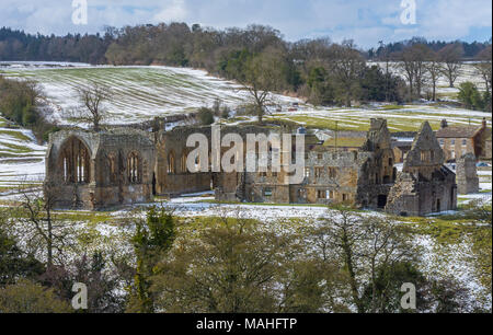 Winterliche Egglestone Abtei und Felder Stockfoto