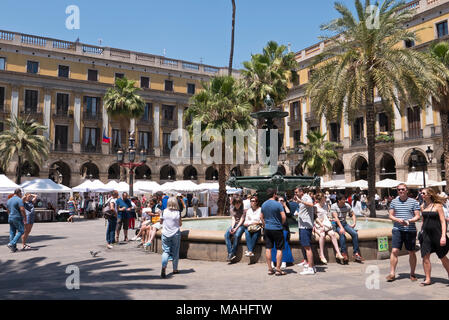 Plaça Reial ist ein Quadrat im Barri Gòtic von Barcelona, Katalonien, Spanien Stockfoto