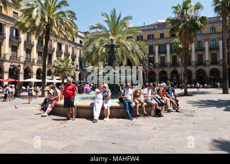 Plaça Reial ist ein Quadrat im Barri Gòtic von Barcelona, Katalonien, Spanien Stockfoto