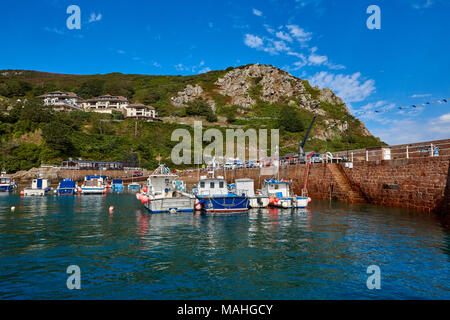 Bild von Bonne Nuit Hafen im Sommer. Kleine trocknen Hafen an der Nordküste von Jersey, Channel Islands Stockfoto