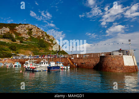 Bild von Bonne Nuit Hafen im Sommer. Kleine trocknen Hafen an der Nordküste von Jersey, Channel Islands Stockfoto