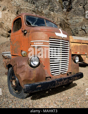 Ein 1947 Dodge cabover Truck, in einem Stein alter Steinbruch, östlich von Clark Gabel Idaho. Stockfoto