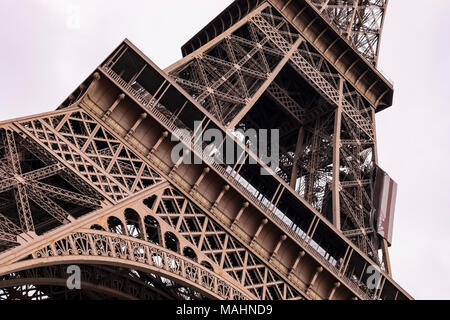 In der Nähe des Eiffelturm in der romantischen Stadt Paris. Stockfoto