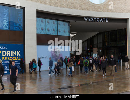 Shopper, Westgate, Oxford. Kunden, Einzelhandel Stockfoto