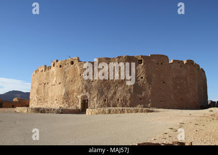 Externe Ansicht von kreisförmigen befestigte Kornkammer der Gasr Al-Hājj, Libyen Stockfoto