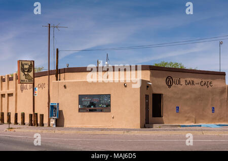 Die Eule Bar und Café berühmt für grüne Chile Cheeseburger in der Nähe der Trinity Site und Bosque Del Apache in San Antonio, Texas, USA Stockfoto