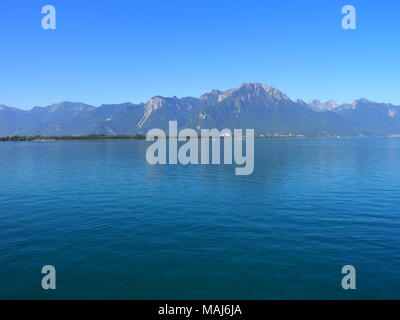 Malerischen Panorama der alpinen See Genf Landschaft von Chateau de Chillon bei Montreux Stadt in der Schweiz gesehen Stockfoto