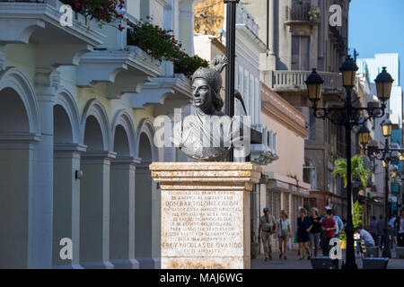 Skulptur von Don Bartolomé Doppelpunkt oder Bartholomäus Columbus, Stadt Gründer, Santo Domingo, Domnican Republik Stockfoto