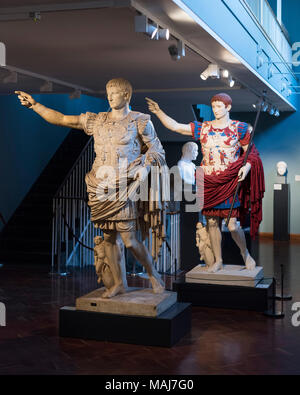 Oxford. England. Malte Gips Kopie der Statue des römischen Kaisers Augustus von Prima Porta. Das Ashmolean Museum. In dieser Rekonstruktion, die orig Stockfoto