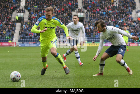 Von Derby County Andreas Weimann (links) und Preston North End von Ben Pearson Kampf um den Ball während der Meisterschaft Spiel im Deepdale, Preston. Stockfoto