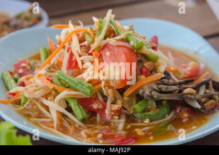 Thai Papaya Salat auf Teller. Stockfoto