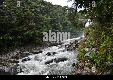 Schnelle Fluss fließt durch die Gollum pool Stockfoto