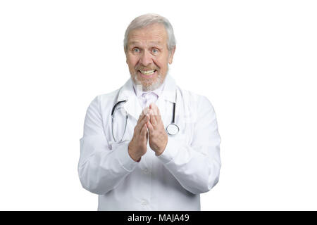 Portrait von alten Arzt ist applaudieren. Schockiert Oberarzt. Weiß isoliert Hintergrund. Stockfoto
