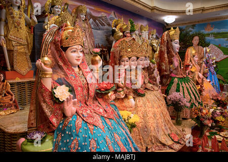 Statuen der Götter und Göttinnen auf der Ändern in der tulsi-Tempel in South Richmond Hill, Queens, New York. Stockfoto