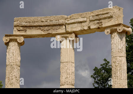 Griechenland, Olympia. Das Philippeion. Kreisförmige Memorial, gebaut im Auftrag von Philipp von Makedonien, Philip's Sieg bei der Schlacht von Chaeronea zu conmemorate, 338 v. Chr.. Marmor und Kalkstein. Peloponnes. Stockfoto