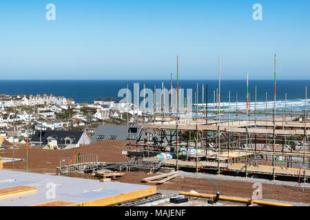 Erschwinglicher Wohnraum Projekt auf der grünen Wiese in Perranporth, Cornwall, England, Großbritannien gebaut. Stockfoto