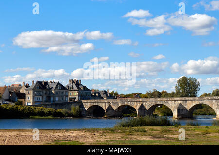 Blick über La Vieille Loire Decize In der Nähe von West Bank, Loire Tal, Frankreich Stockfoto