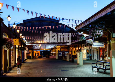 Royal Windsor Einkaufspassage in einem Sommer Abend Stockfoto