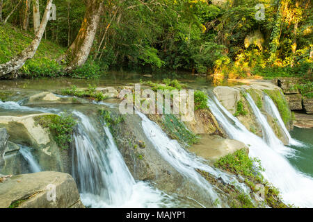 Natürliche Wasserfälle von San Antonio Wasserfall in Toledo Belize Stockfoto