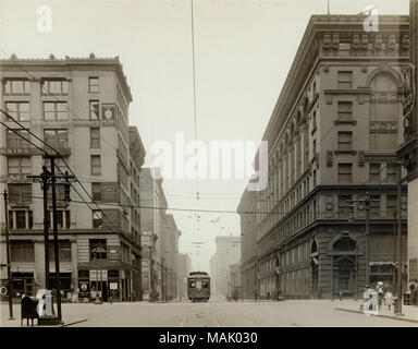 Titel: Washington Avenue West vom 12. Street. . Um 1914. W.C. Personen Stockfoto