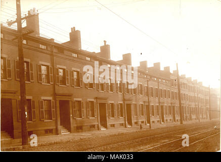 Walsh's Row. 6xx South Broadway. Die Eugene Field House liegt am Ende der Zeile entfernt; 634 S. Broadway. 1829 das Land entlang dem Block 600 der Broadway wurde der Stadt von St. Louis nach links, in der Absicht, um Mittel für die städtischen Schulen zu unterstützen. Edward Walsh verpachtet das Land von der Schule System 1845 und errichtete eine Reihe von 12 griechischen Revival Häuser als Mietobjekte zu mieten. 1850 Roswell Feld und seine Familie vermietet das Haus mit 624 S. Broadway. Feld, ein Rechtsanwalt, in das Haus durch die nächsten Jahre gelebt und war dort mit Wohnsitz während seiner Verteidigung einer Slave klagt für seine Freiheit bei Missou Stockfoto