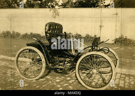 Titel: das erste Automobil von der St. Louis Motor Carriage Company gebaut. Das Auto wurde Ende April oder Anfang Mai 1899 abgeschlossen und an A.L. verkauft Lambrechts von St. Louis. . Ca. 1899. Stockfoto