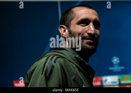 Turin, Italien. 02 Apr, 2018. Giorgio Chiellini während der FC Juventus Pressekonferenz vor den UFC mathc gegen echte Mardird. Allianz Stadion, Turin, Italien, 2. April 2018 Credit: Alberto Gandolfo/Pacific Press/Alamy leben Nachrichten Stockfoto