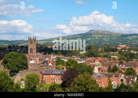 St Laurence's Kirche, Ludlow, und Titterstone Clee von whitcliffe Gemeinsame, Shropshire, England, Großbritannien Stockfoto