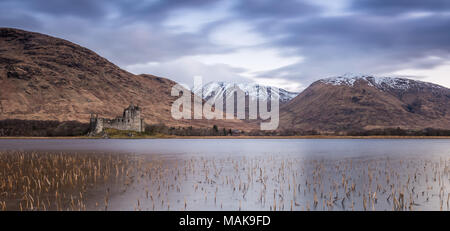 Kilchurn Castle, im 15. Jahrhundert erbaut, ist eine ruinierte Struktur am nordöstlichen Ende von Loch Awe, in Argyll und Bute, Schottland Stockfoto